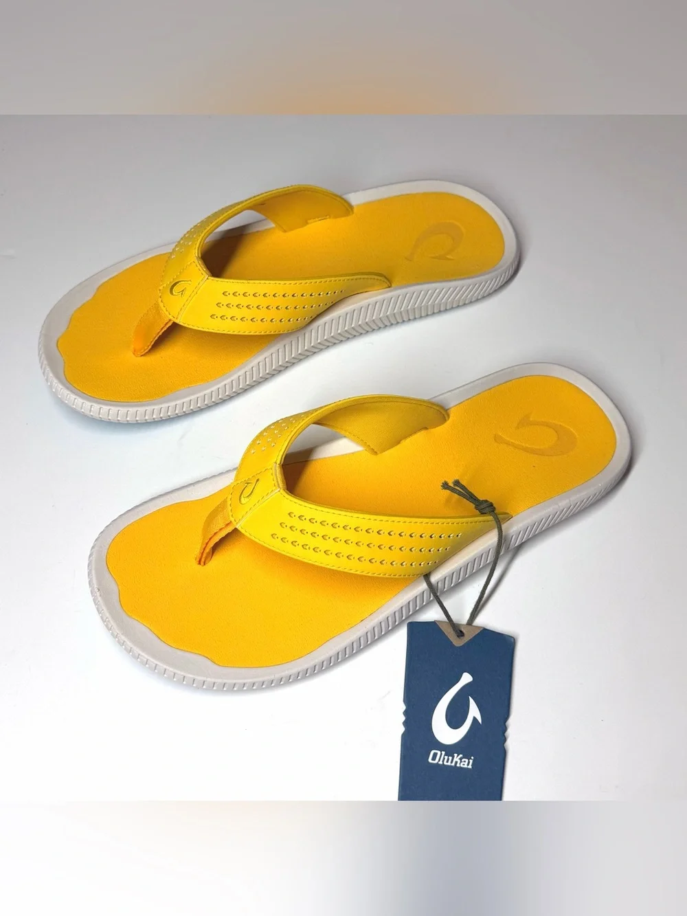 OluKai Ulele Men's Beach Sandals, Water Resistant Flip Flops Size- 11